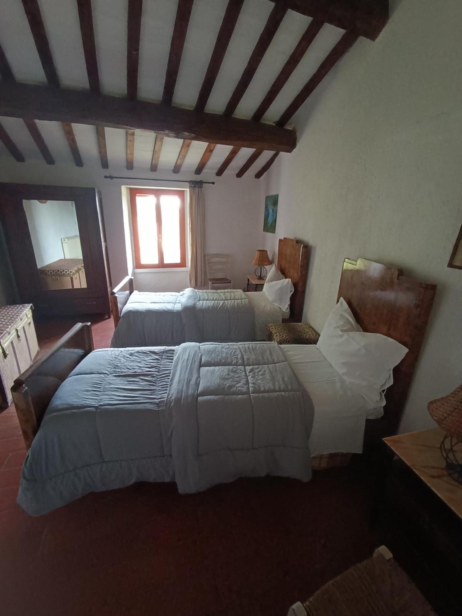Pilgrim Rooms Gubbio Rum bild